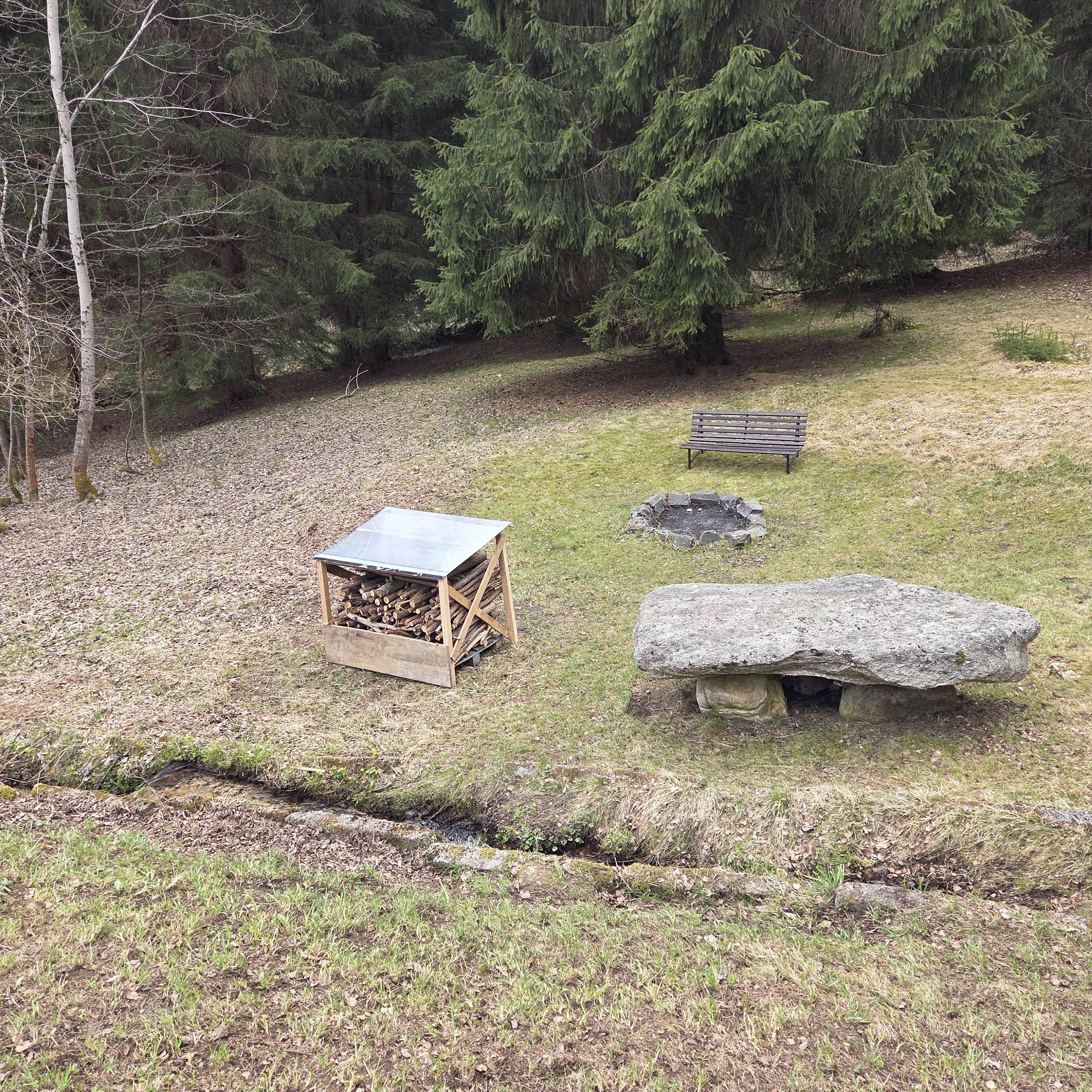 Chata Diana - pohled na ohniste 1